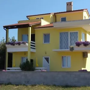 Kamelija Appartamento Fažana